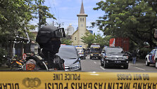 Indonezijos policija netoli sprogimo vietos