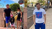 Simas Kučas su teniso žaidėjomis