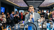 Akimirka i&scaron; &bdquo;Samsung&ldquo; parduotuvės Vilniuje atidarymo