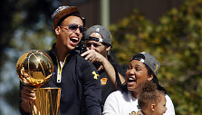 Stephenas Curry su &scaron;eima