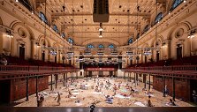 Rugilės Barzdžiukaitės, Vaivos Grainytės, Linos Lapelytės opera-performansas &bdquo;Saulė ir jūra&ldquo; Sidnėjaus rotu&scaron;ėje
