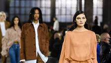 &bdquo;Valentino&ldquo; 2021 m. pavasario ir vasaros kolekcijos modelis