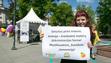 Akcija skirta i&scaron;reik&scaron;ti paramą smurto prie&scaron; moteris įveikimui.