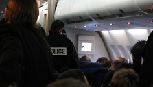 Policija lėktuve. Asociatyvi nuotr.