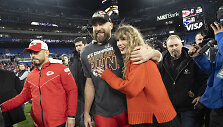 Travisas Kielce ir Taylor Swift