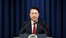 Pietų Korėjos prezidentas Yoon Suk-yeolas / HANDOUT / AFP