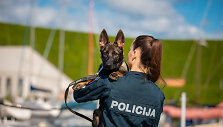 Keturkojė pareigūnė Nora