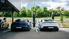 &bdquo;Porsche&ldquo; greitojo įkrovimo stotelė Vilniuje