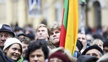 Vasario 16-osios minėjimas prie Signatarų namų Vilniuje