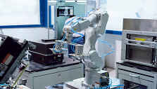 123rf.com nuotr. / Robotas gamykloje