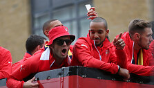 Jackas Wilshere'as ir Theo Walcottas