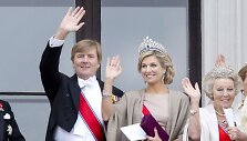 Nyderlandų karalius Willemas-Alexanderas su žmona Maxima ir motina Beatrix 
