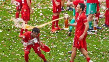 Kingsley Comanas ir Matsas Hummelsas &scaron;venčia titulą