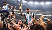 Lionelis Messi su pasaulio čempiono taure Katare
