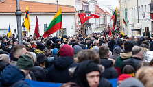 Vasario 16-osios minėjimas prie signatarų namų