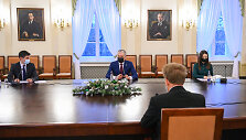 Prezidentas susitinka su Sveikatos ekspertų tarybos nariais, Ministre Pirmininke Ingrida &Scaron;imonyte, kandidatu į sveikatos apsaugos ministrus Arūnu Dulkiu, sveikatos apsaugos viceministre Kristina Garuoliene