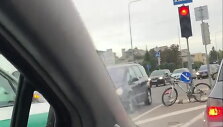 5d8b2e6da4c68video_5d8b2e657e872