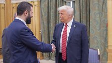 Donaldas Trumpas ir Ahmedas al Sharaa / Saudi Royal Palace / AP