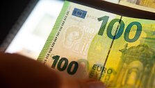 Pristatyti naujosios serijos &bdquo;Europa&ldquo; 100 ir 200 eurų banknotai