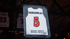 Stepono Babrausko mar&scaron;kinėliai pakelti į arenos palubes