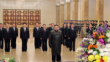 Po kelių savaičių pertraukos vie&scaron;umoje vėl pasirodė &Scaron;iaurės Korėjos lyderis Kim Jong Unas