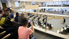 Seime svarstomos daug diskusijų sulaukusios vaiko teisių apsaugos pagrindų įstatymo pataisos