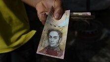 Venesuela siekia pakeisti 100 bolivarų nominalo banknotus