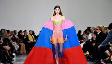 &bdquo;Schiaparelli&ldquo; 2020 m. pavasario ir vasaros kolekcijos modelis