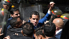 Juanas Guaido bando patekti į Nacionalinę Asamblėją