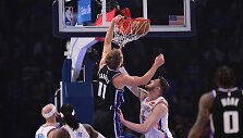 Domantas Sabonis deda i&scaron; vir&scaron;aus per Isaiah Hartensteiną