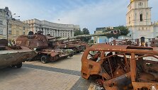 &Scaron;v. Michailo aik&scaron;tėje (ukr. Михайлівська площа) eksponuojama sunaikinta Rusijos ginkluotojų pajėgų karinė technika 