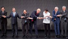 Maniloje pasaulio lyderių pozavimą bendrai nuotraukai sutrikdė Trumpo riktas