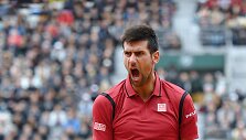 Novakas Džokovičius &bdquo;Roland Garros&ldquo; pusfinalyje i&scaron;kovojo triu&scaron;kinančią pergalę