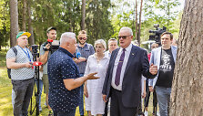 Seimo nariai apsilankė prabangiajame Gulbinų kvartale