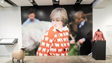&Scaron;į raudoną megztinį princesė Diana dėvėjo netrukus po sužadėtuvių su tuomet dar princu Charlesu