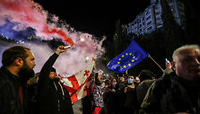 Sakartvele tęsiasi protestai prie&scaron; &bdquo;užsienio įtakos&ldquo; įstatymą