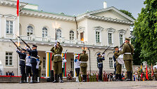 I&scaron;kilminga valstybės vėliavų pakėlimo ceremonija Simono Daukanto aik&scaron;tėje / Irmanto Gelūno / &bdquo;ŽMONĖS Foto&ldquo; nuotr.