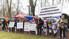Mitingas &bdquo;Apginti tautinių mažumų mokyklas Trakų rajone&ldquo;