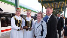 Catherine Trautmann (viduryje) Kauno geležinkelio stotyje