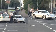 Vilniaus patruliai suskubo į pagalbą &bdquo;Porsche&ldquo; vairuotojai