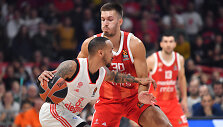 Shabazzas Napieras (su kamuoliu) prie&scaron; Filipą Petru&scaron;evą