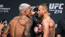 Charlesas Oliveira (kairėje) ir Justinas Gaethje (de&scaron;inėje)