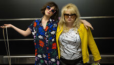 Dakota Johnson ir Rebel Wilson filme &bdquo;Gidas vieni&scaron;iams&ldquo;