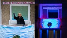 Gražina Baik&scaron;tytė ir jos &scaron;venti&scaron;kai papuo&scaron;tas balkonas
