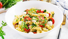 &bdquo;Caprese&ldquo; makaronų salotos
