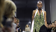 &bdquo;Mugler&ldquo; kolekcijos modelis