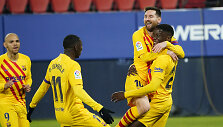 &bdquo;Barcos&ldquo; futbolininkai &scaron;venčia Ilaixo Moribos (de&scaron;inėje) įvartį