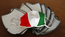 Kaukė su Italijos vėliava
