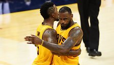 J.R. Smithas ir LeBronas Jamesas