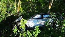 Jonavos rajono Salupių kaime nuo kelio nuskriejo &bdquo;VW Passat&ldquo;, vairuotojas spruko